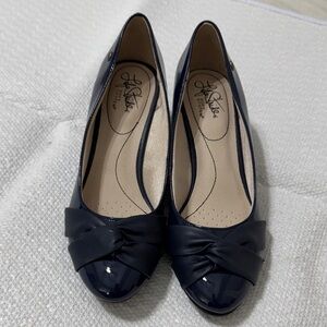 Life Stride Navy Knotted Toe Ballet Flats